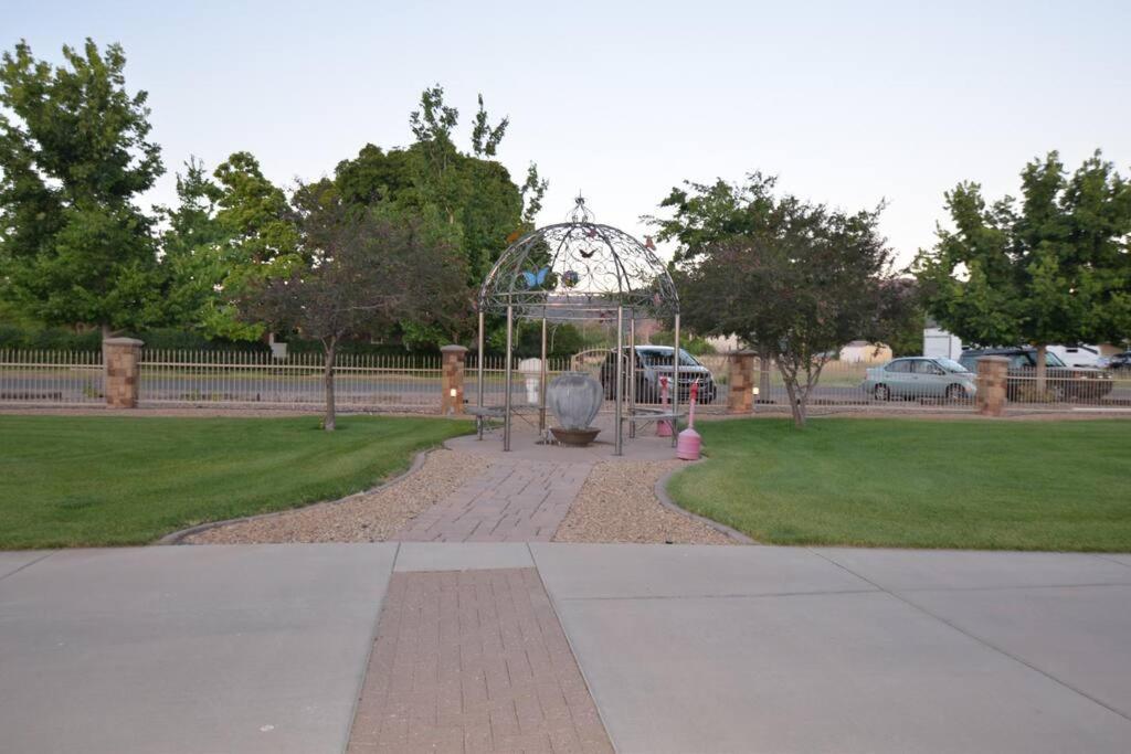 Tacit Shadow Resort Paradise Deluxe Suite, Gym, Coffee Bar, Hot-Tub, Free Laundry, Food Available Parowan Exterior photo